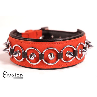 Avalon - CHERISHED - Collar med Spisse Nagler og Ringer - Rødt og Svart 