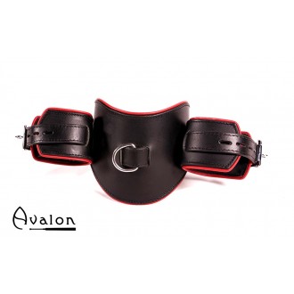 Avalon - MALICIOUS - Collar med Cuffs i Lær Sort og Rødt